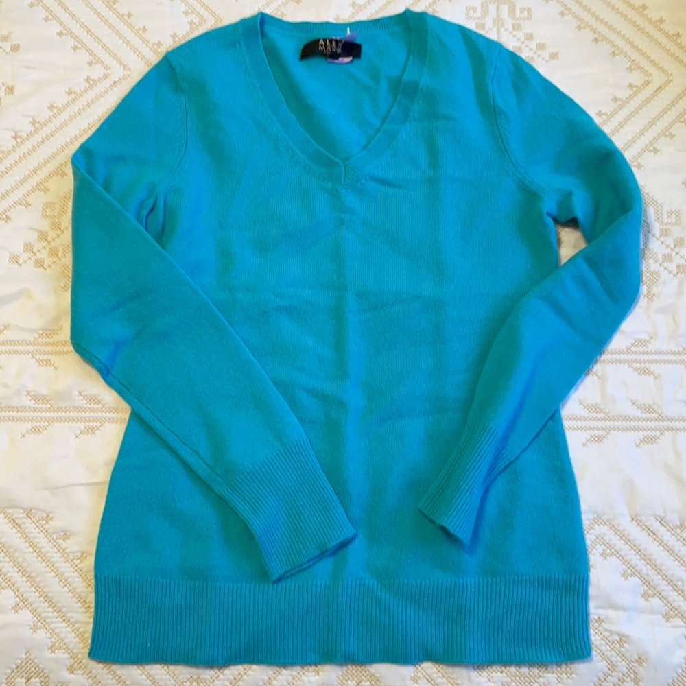 Alex Marie Turquoise Cashmere v neck sweater